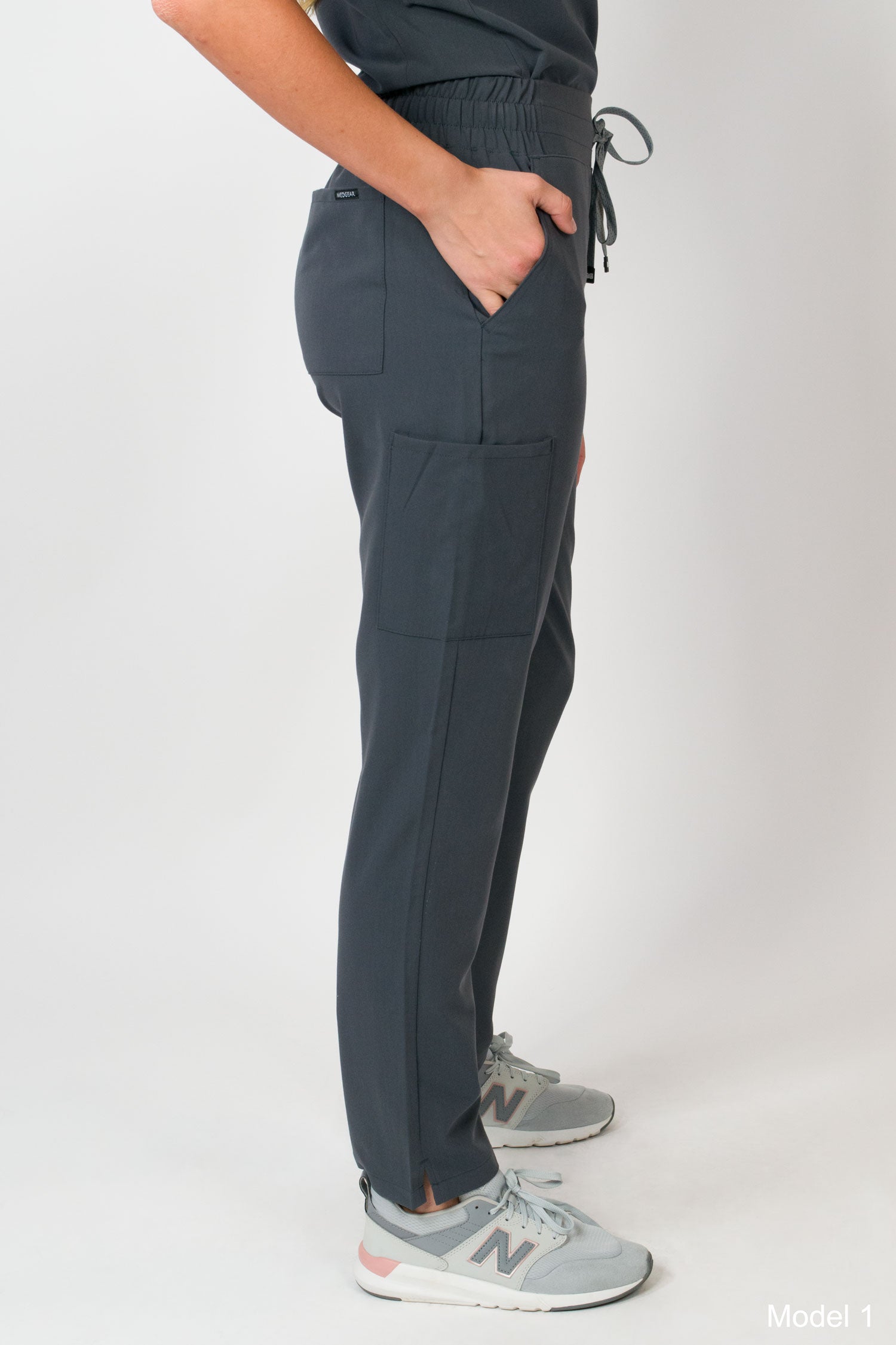 Ariana | Mid-rise Slim Straight Scrub Pants