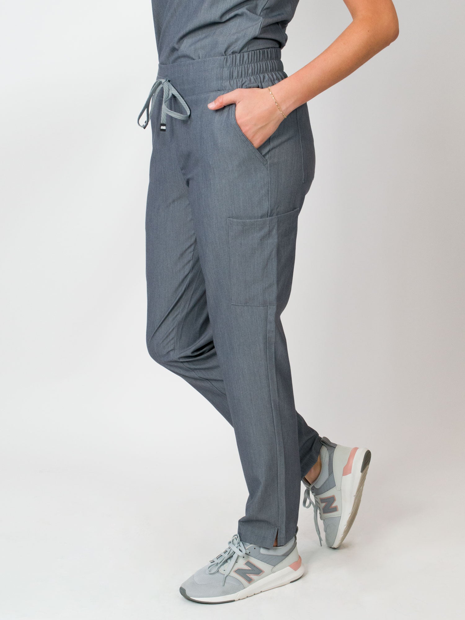 Ariana | Mid-rise Slim Straight Scrub Pants