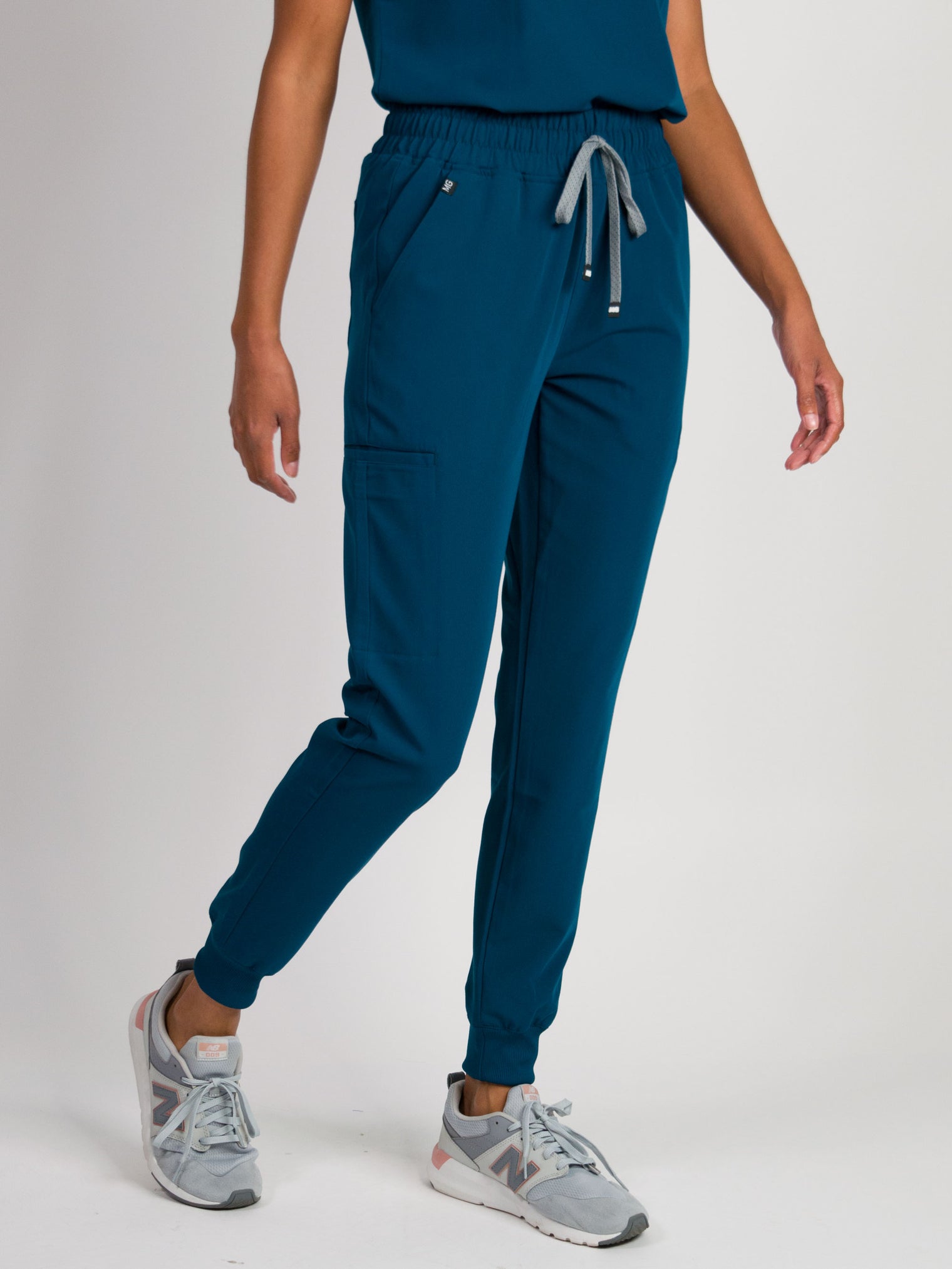 Madison | Mid-rise Slim Jogger Scrub Pants