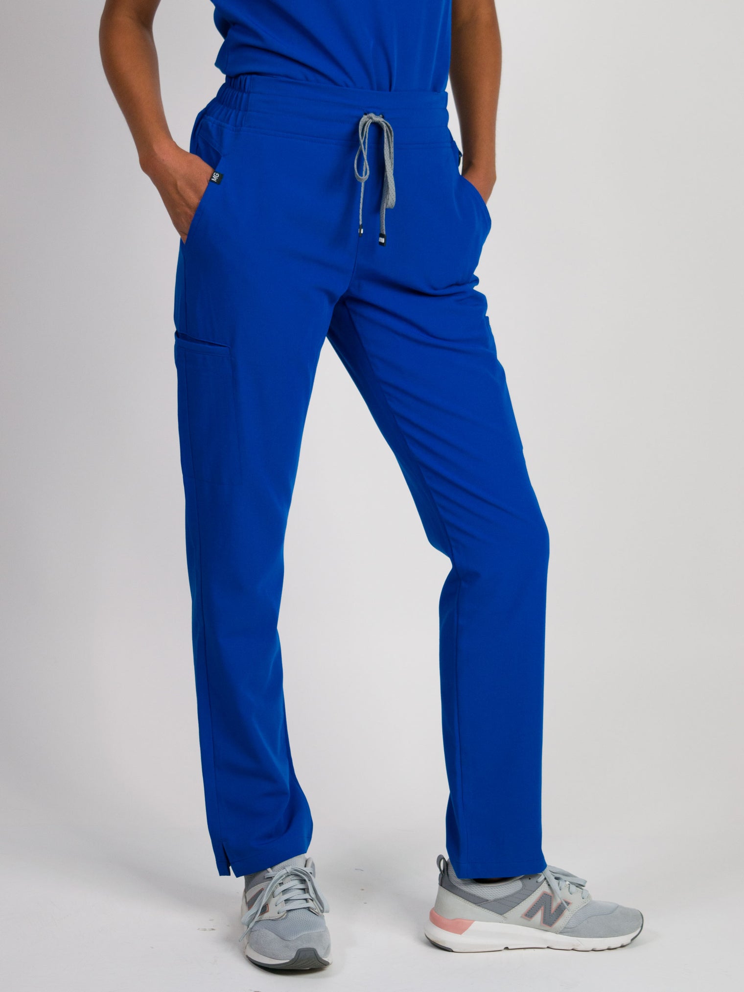 Ariana | Mid-rise Slim Straight Scrub Pants