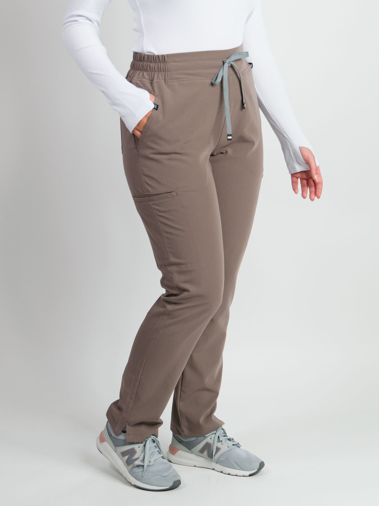 Ariana | Mid-rise Slim Straight Scrub Pants