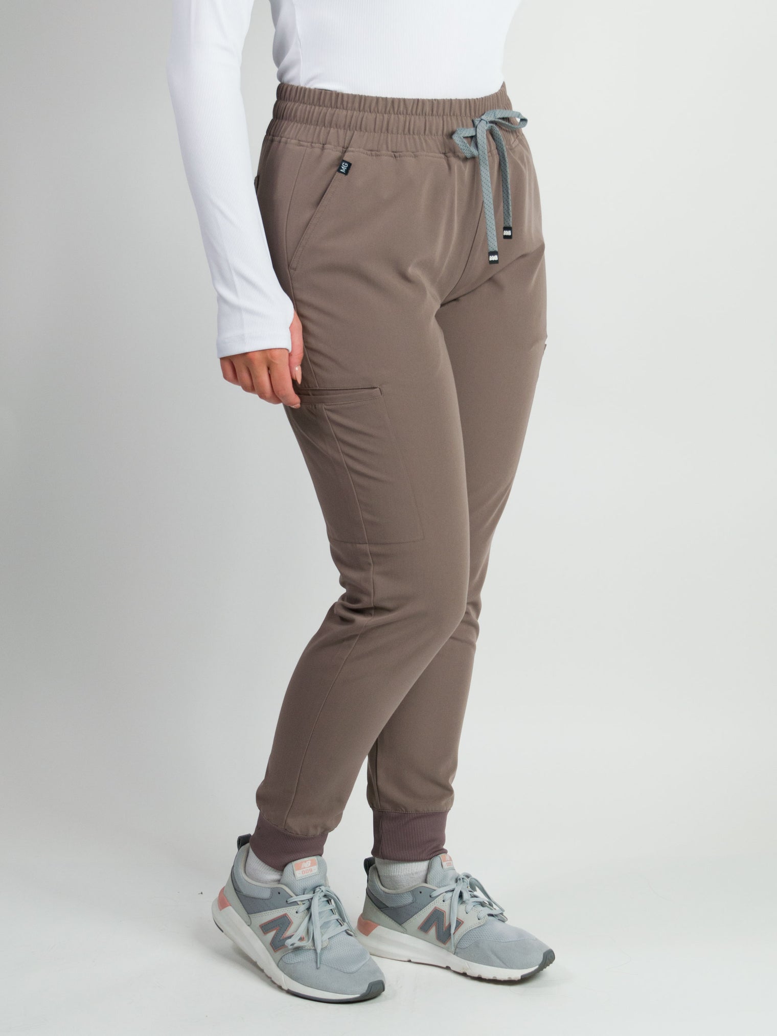 Madison | Mid-rise Slim Jogger Scrub Pants